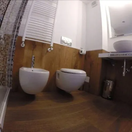 Barbacan Boutique Готель Трієст