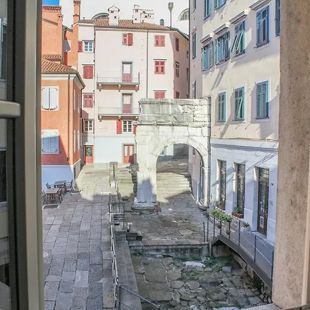 Barbacan Boutique Hotel *